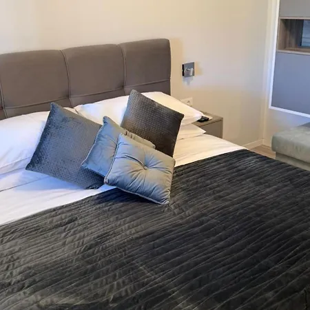 La Mar - Two Bedroom With Terrace Λάστοβο