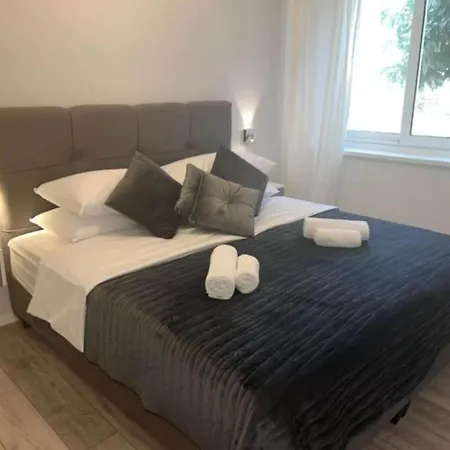 La Mar - Two Bedroom With Terrace * Λάστοβο